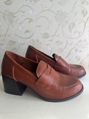 Old Navy Brown faux Leather Penny Loafers with Block Heel